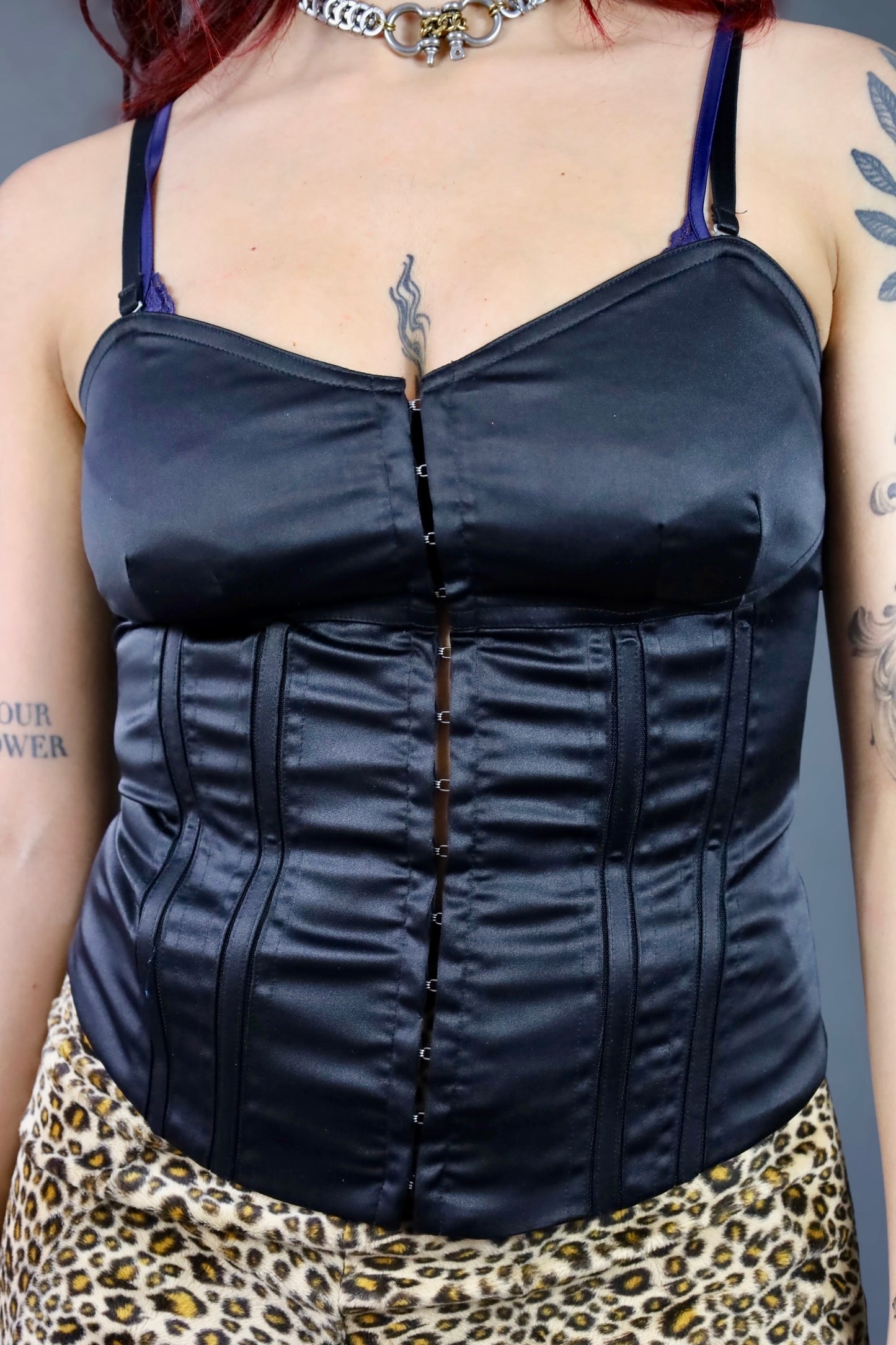 Top corset noir satiné