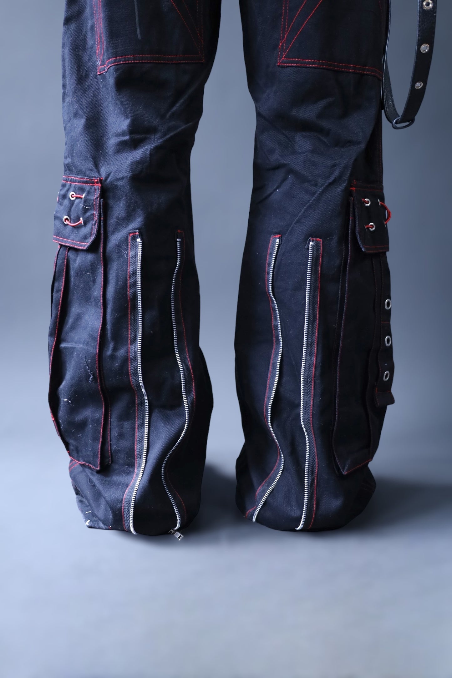 Pantalon cargo noir à sangles