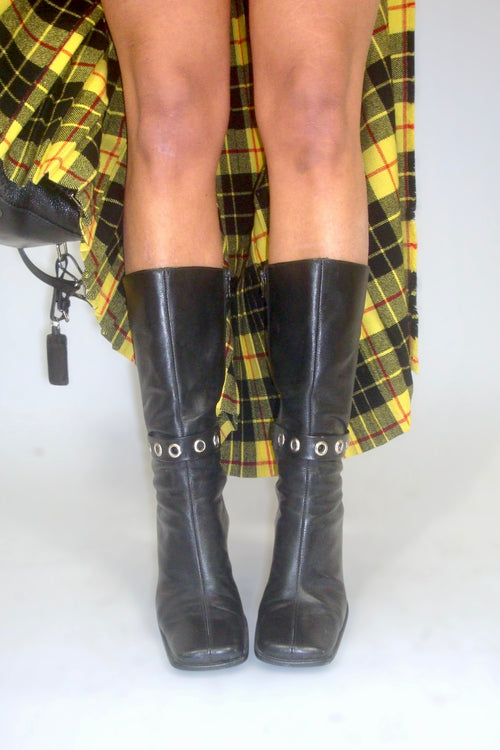 Bottes bout carré à oeillets