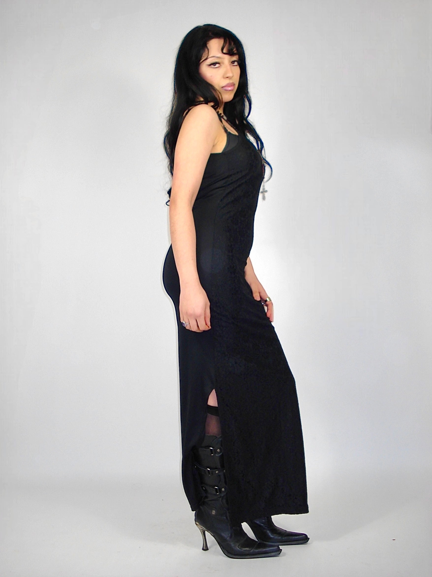 Robe longue en dentelle noire