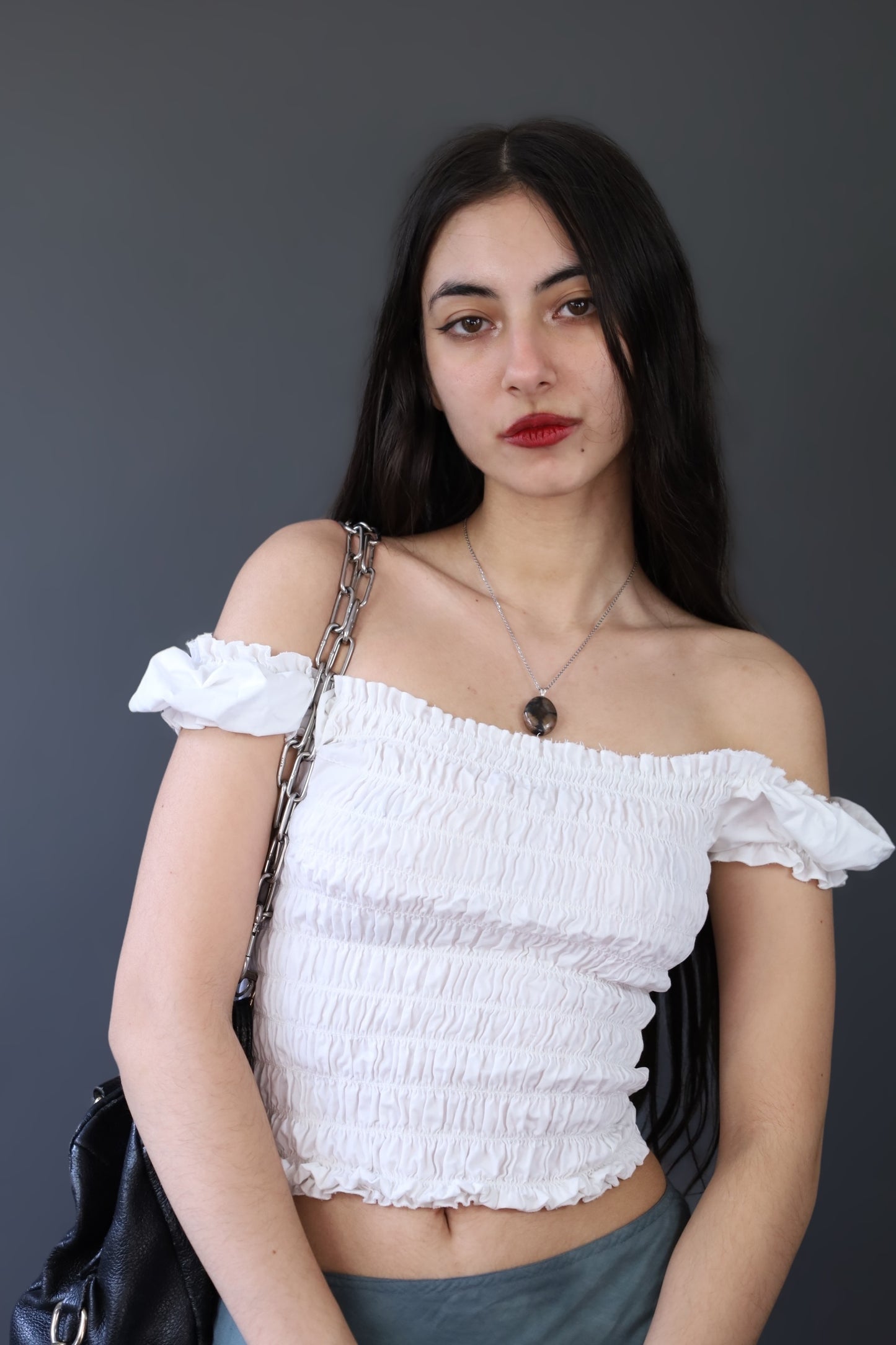 Top off shoulder blanc à fronces