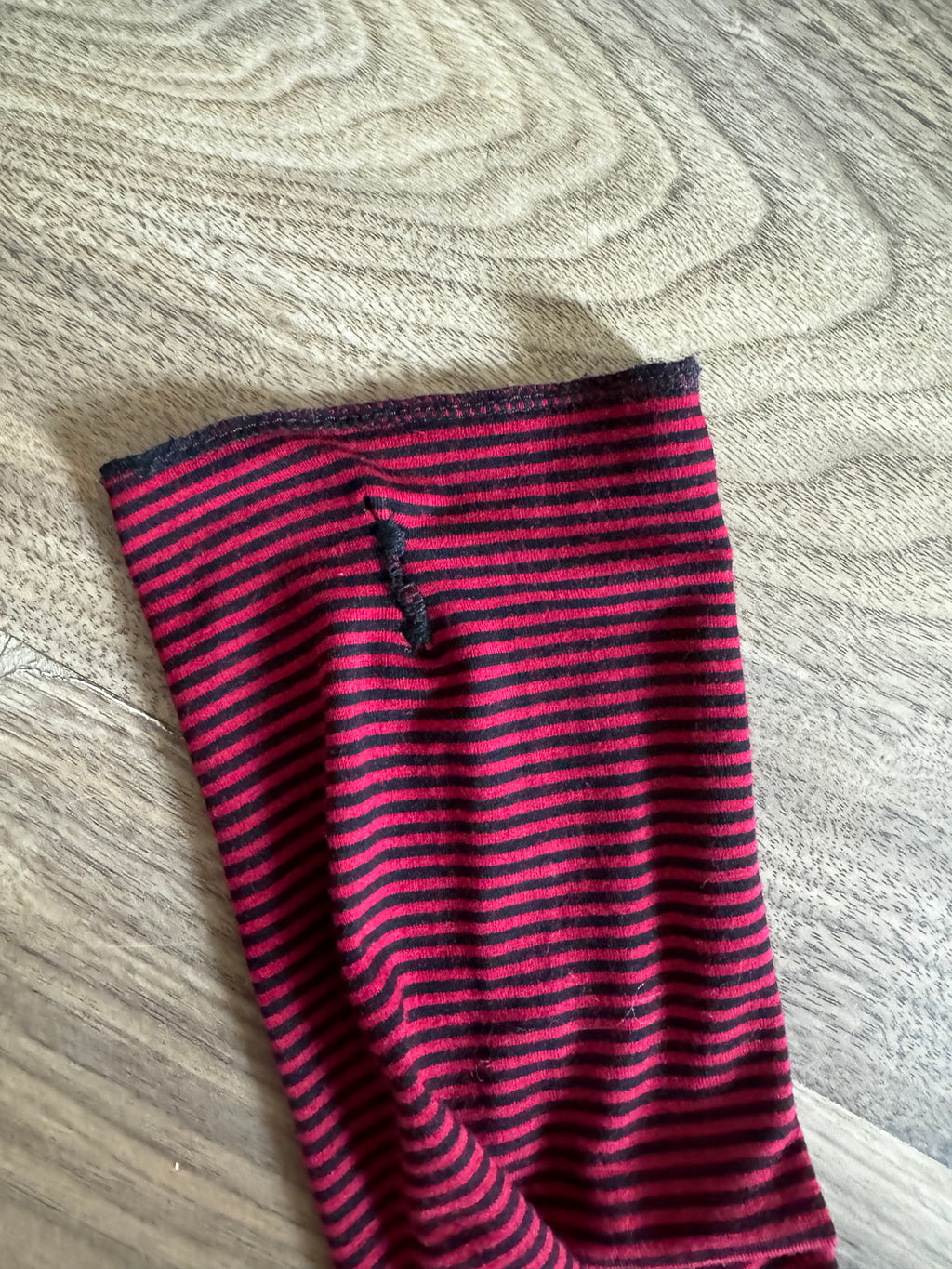 Top off shoulder rayé rouge